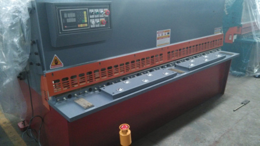 Гильотинные ножницы Quasar QC12Y-4х2500  Москва